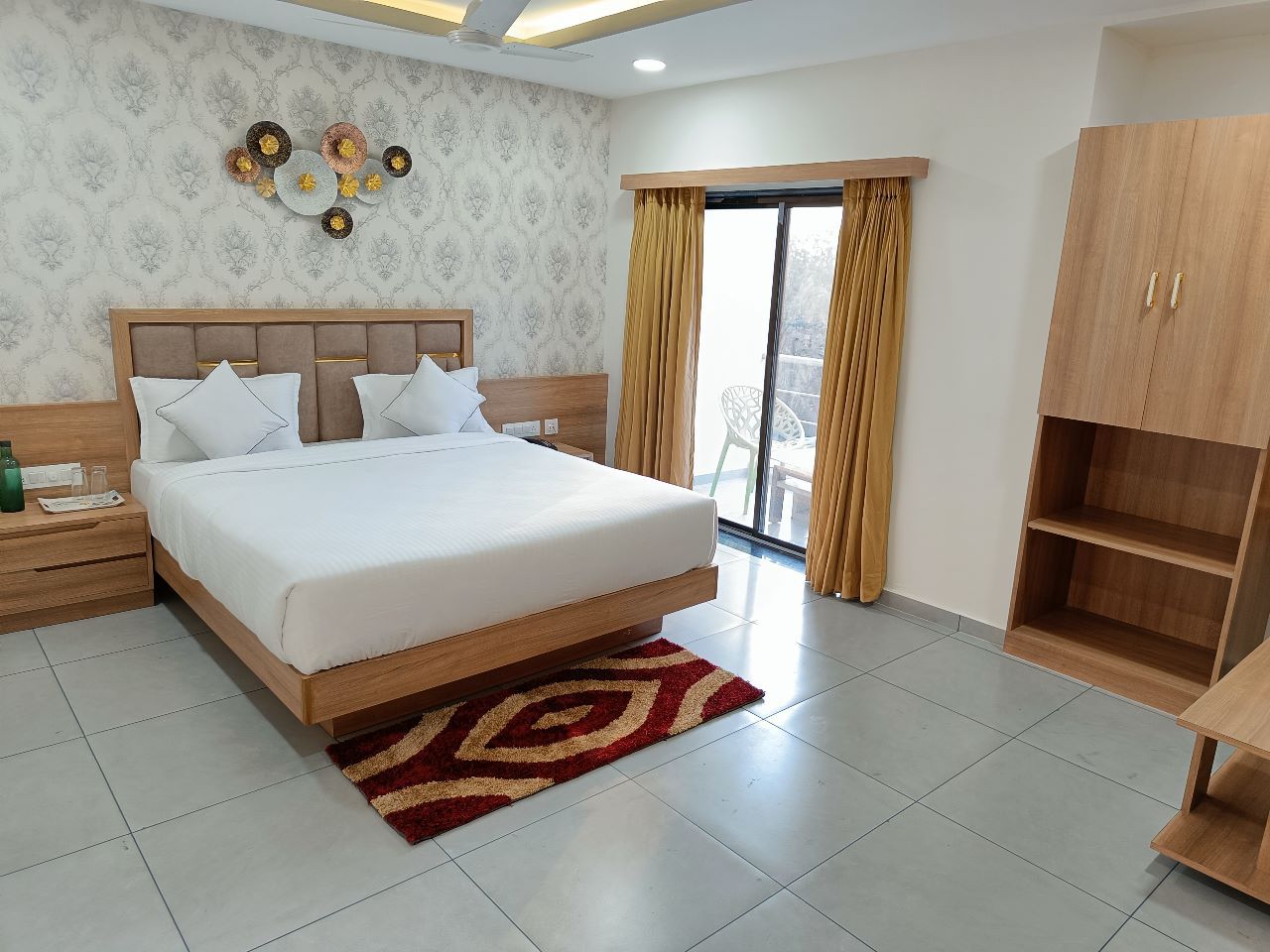 Deluxe room with balcony access