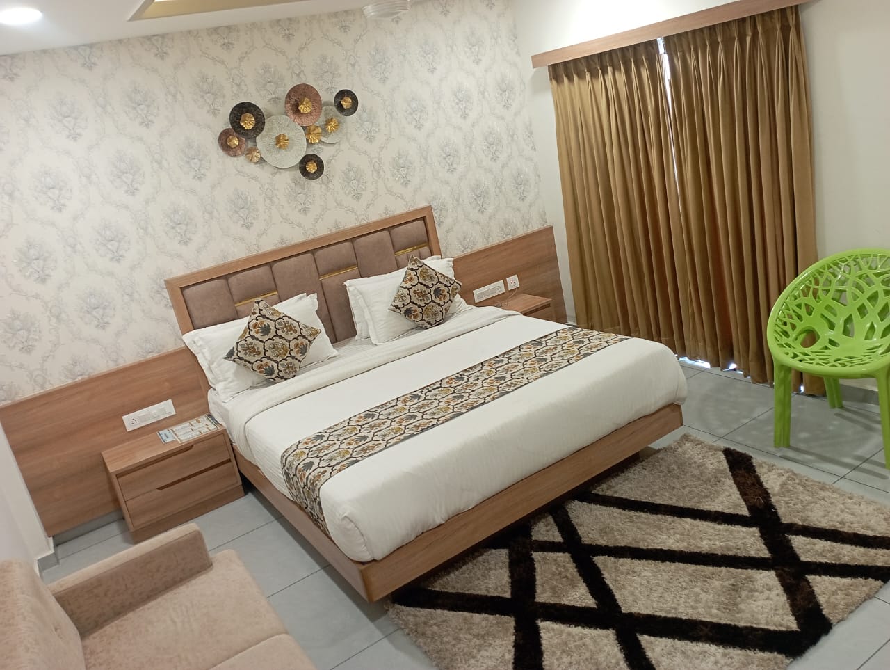 Deluxe room at Hotel Lee Grand