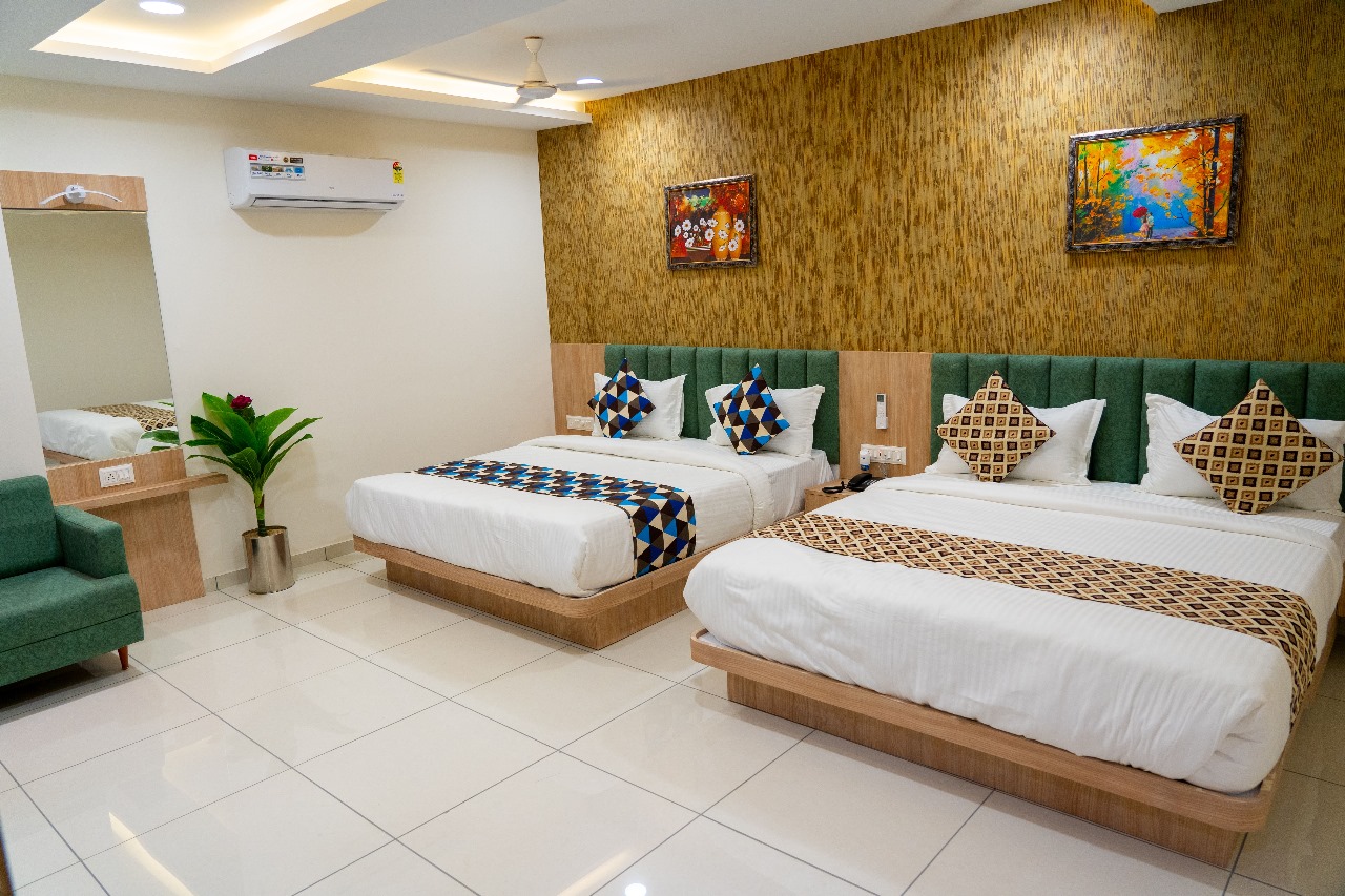 Family suite with green headboards at Hotel Lee Grand