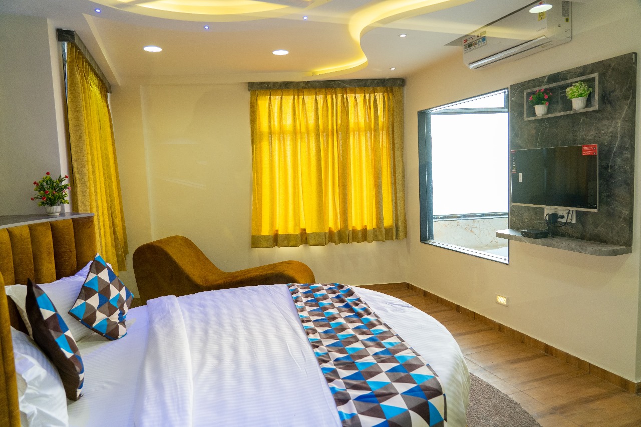 Suite bedroom with designer ceiling