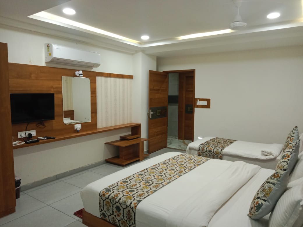 Twin Classic Room at Hotel Lee Grand